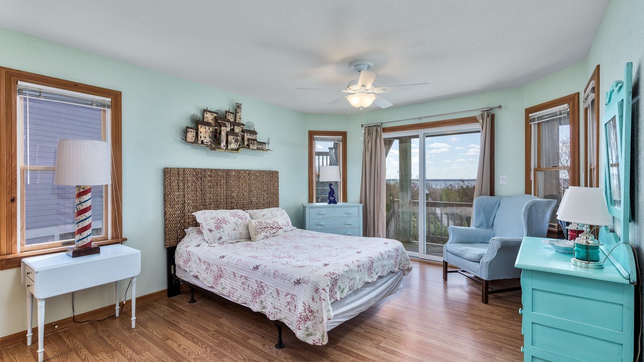 Photo of Bedroom in Monteray Shores