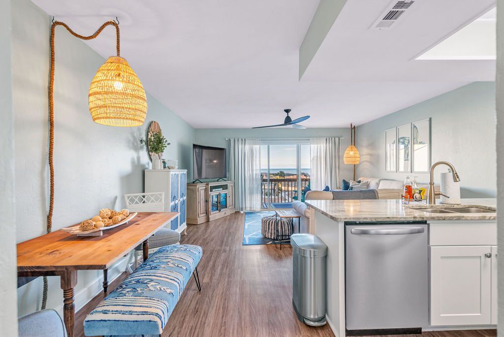 Photo of Livingroom in Surf City
