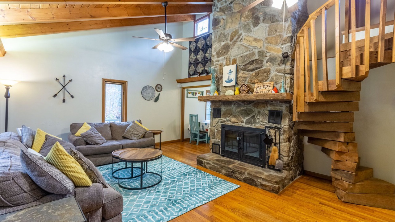 Photo of Livingroom in Cullowhee