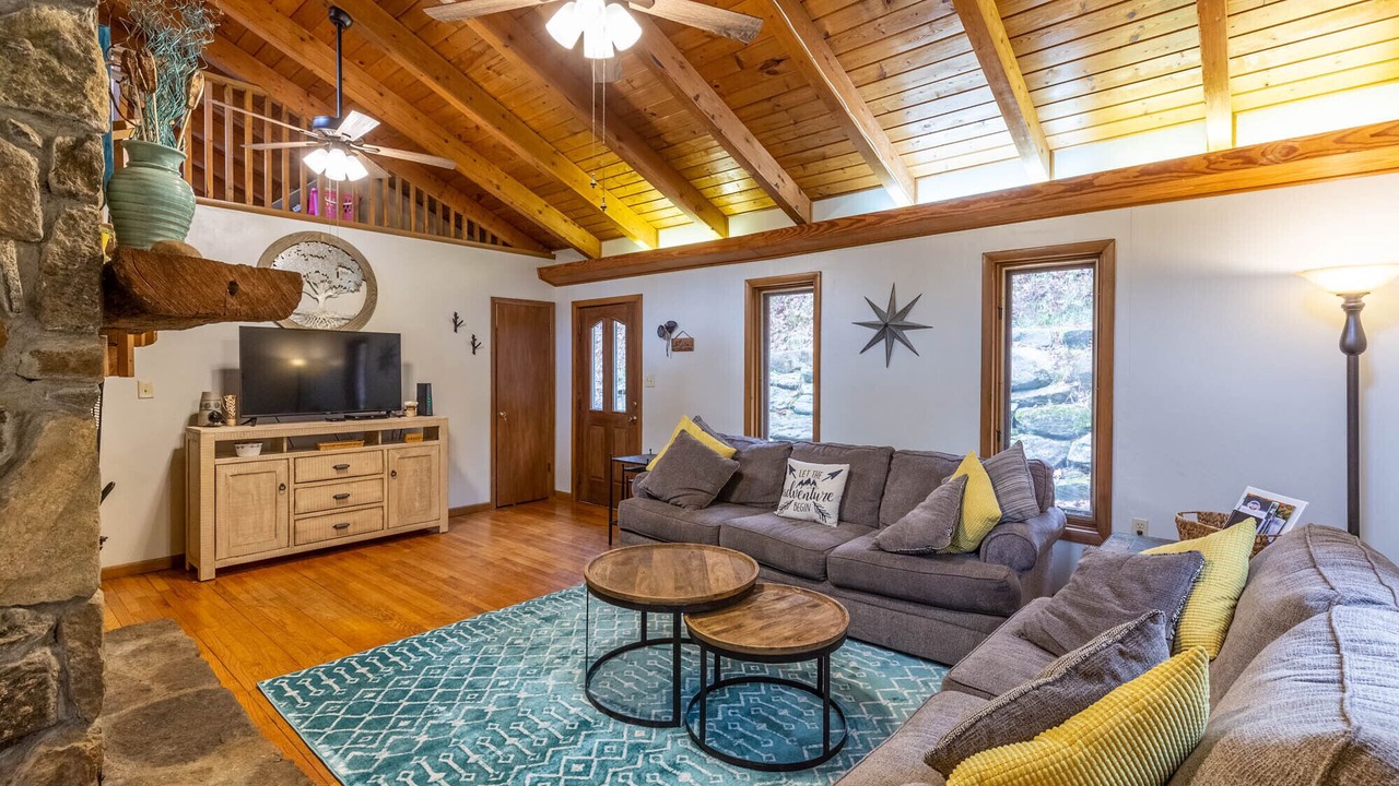 Photo of Livingroom in Cullowhee