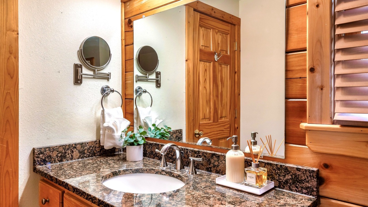 Photo of Bathroom in Black Bear Falls