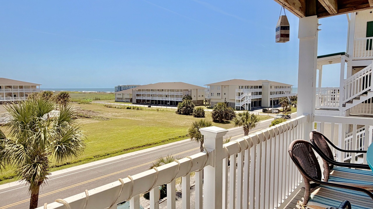 Photo of Patio Balcony in Tranquil Harbour