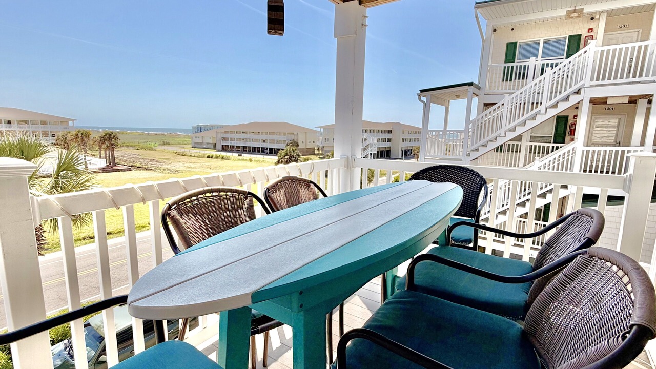 Photo of Patio Balcony in Tranquil Harbour