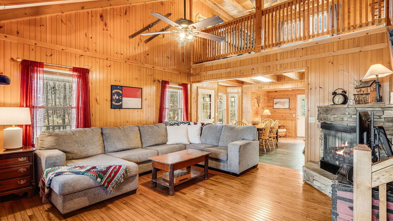 Photo of Livingroom in Maggie Valley