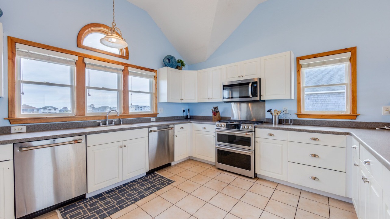 Photo of Kitchen in Wind Over Waves
