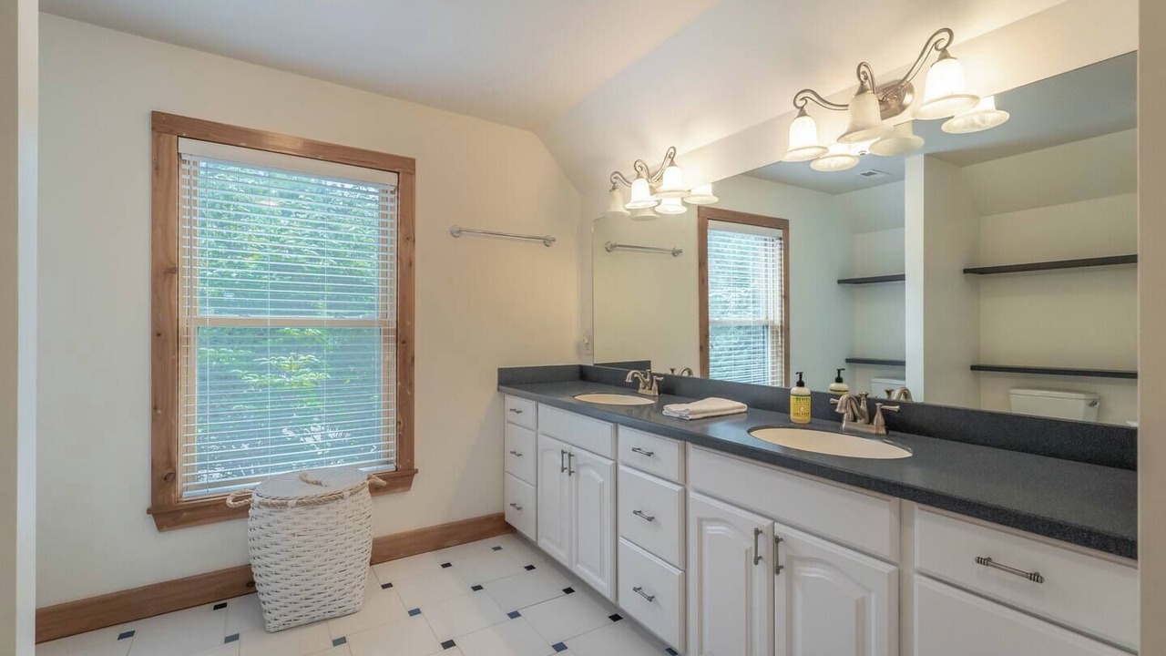 Photo of Bathroom in Nebo