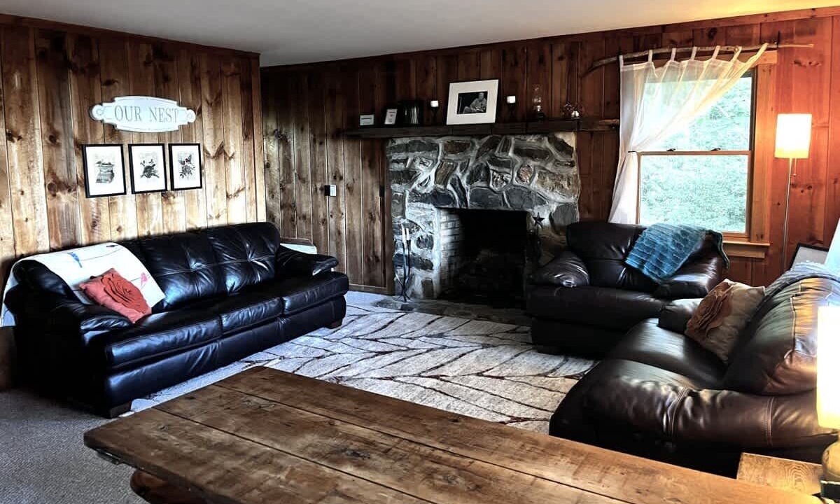 Photo of Livingroom in Burks Fork