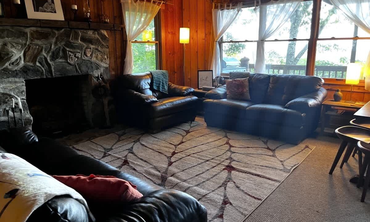 Photo of Livingroom in Burks Fork