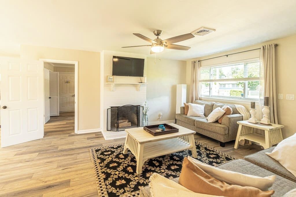 Photo of Livingroom in Bayview