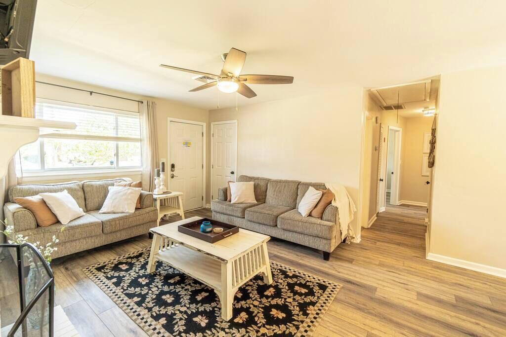 Photo of Livingroom in Bayview
