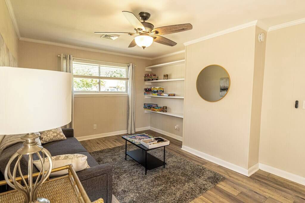 Photo of Livingroom in Bayview
