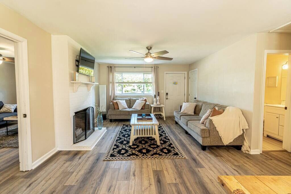 Photo of Livingroom in Bayview