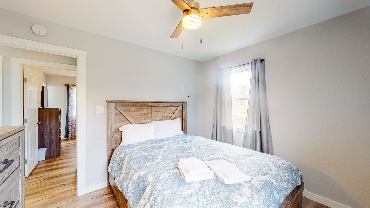 Photo of Bedroom in Waves