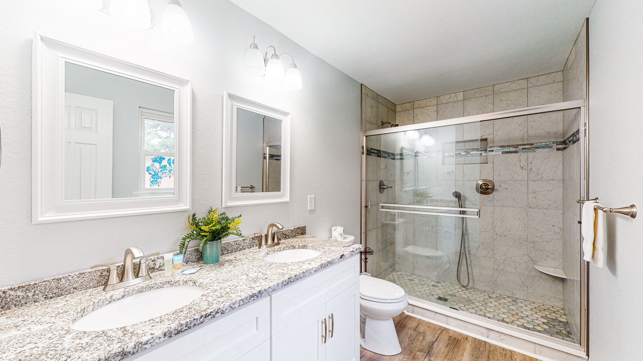 Photo of Bathroom in Waves