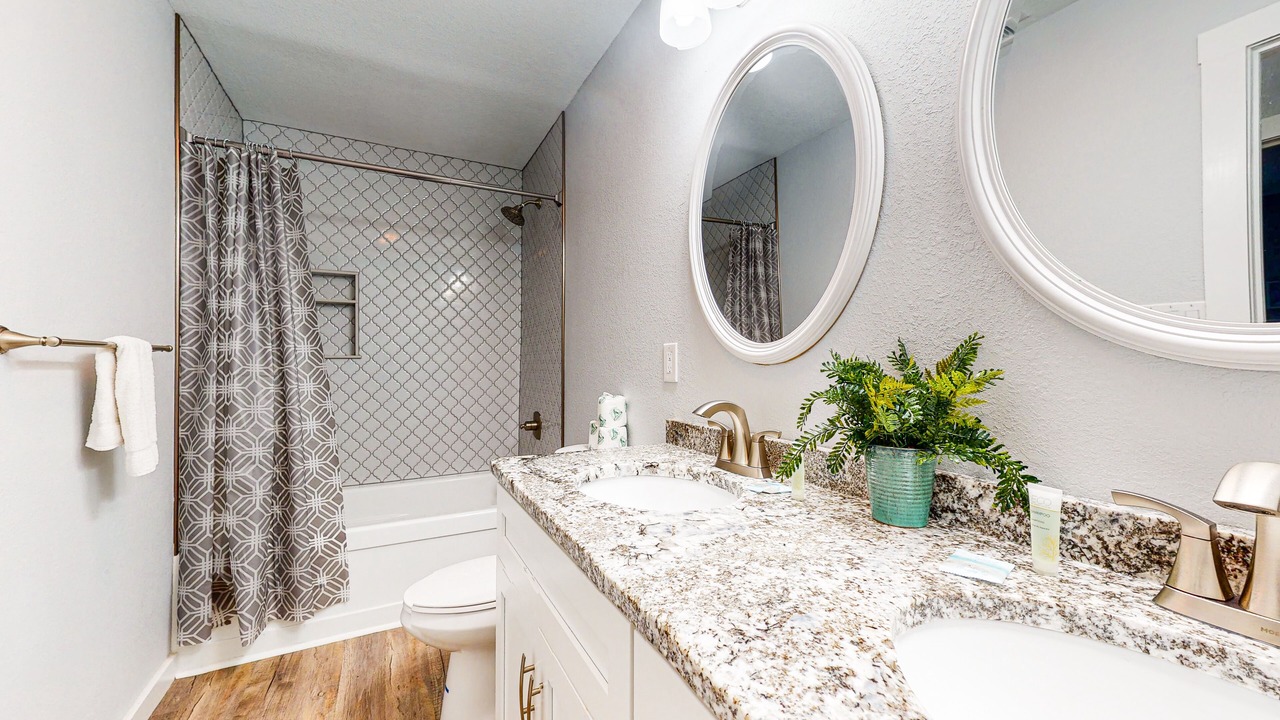 Photo of Bathroom in Waves