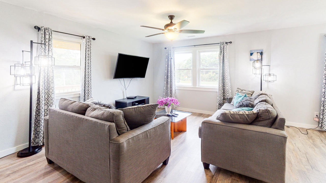 Photo of Livingroom in Waves