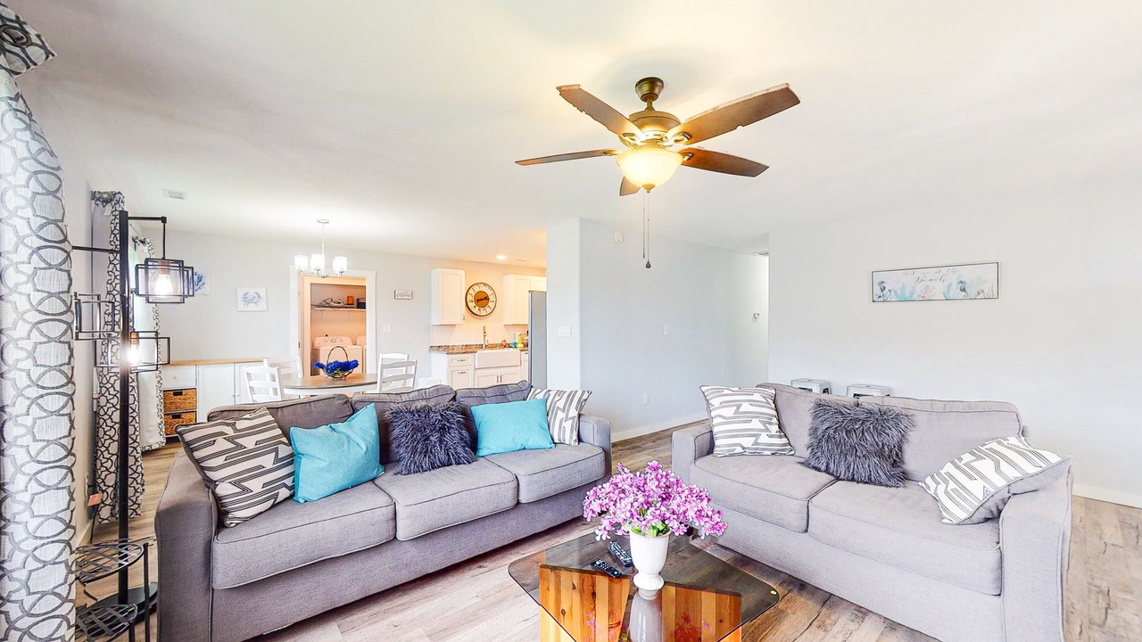 Photo of Livingroom in Waves