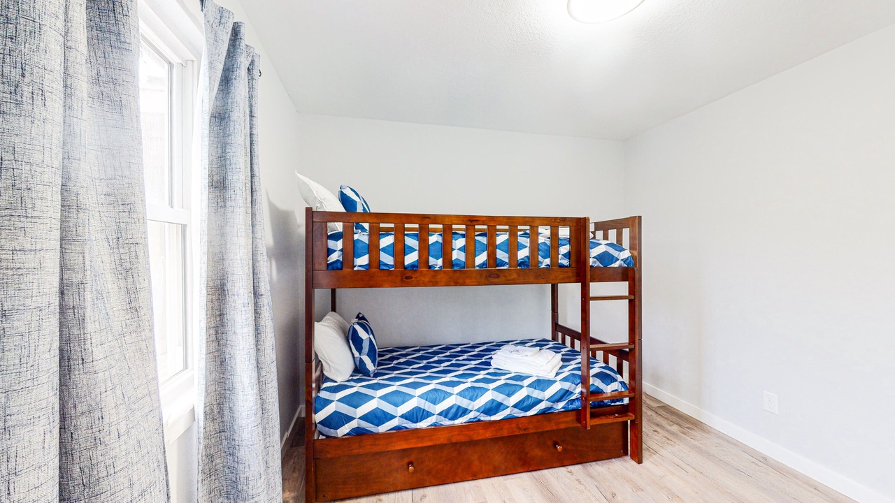 Photo of Bedroom in Waves
