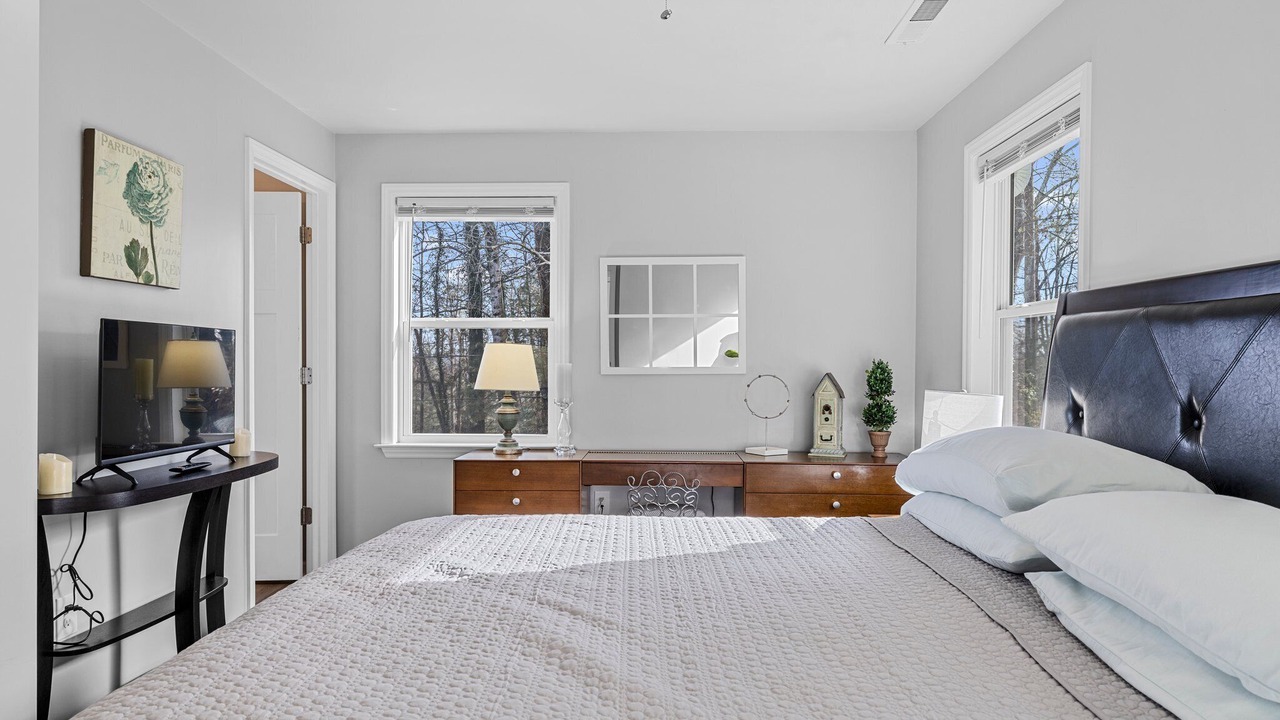 Photo of Bedroom in Hendersonville