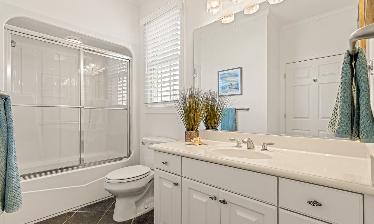 Photo of Bathroom in Manteo