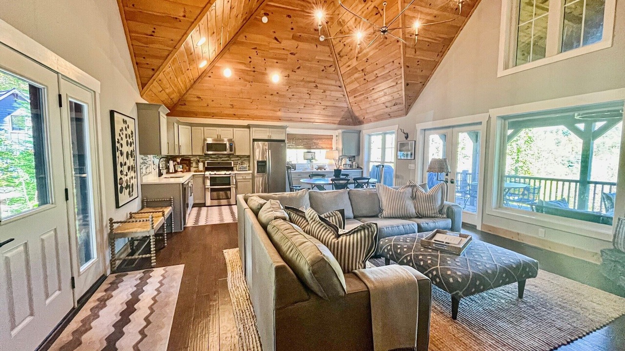 Photo of Livingroom in Bear Lake Reserve