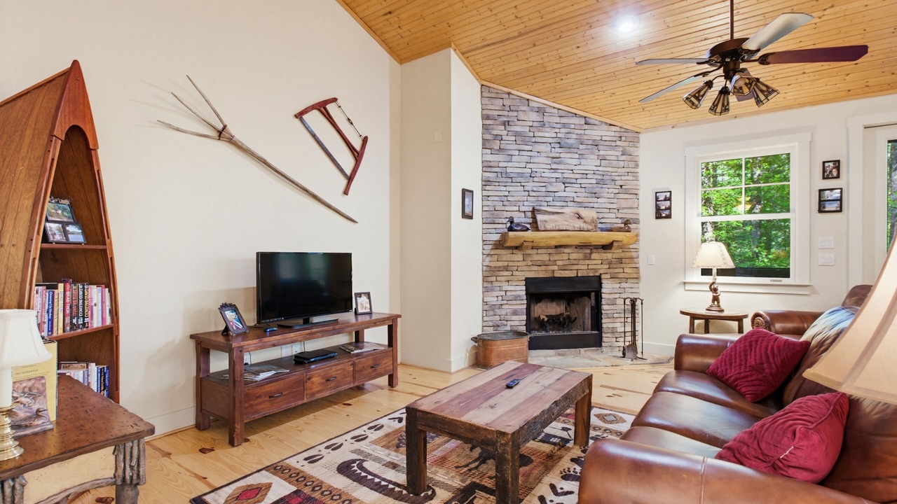 Photo of Livingroom in Bear Lake Reserve