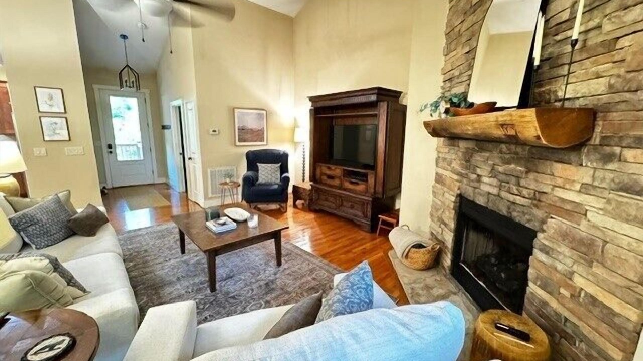 Photo of Livingroom in Bear Lake Reserve