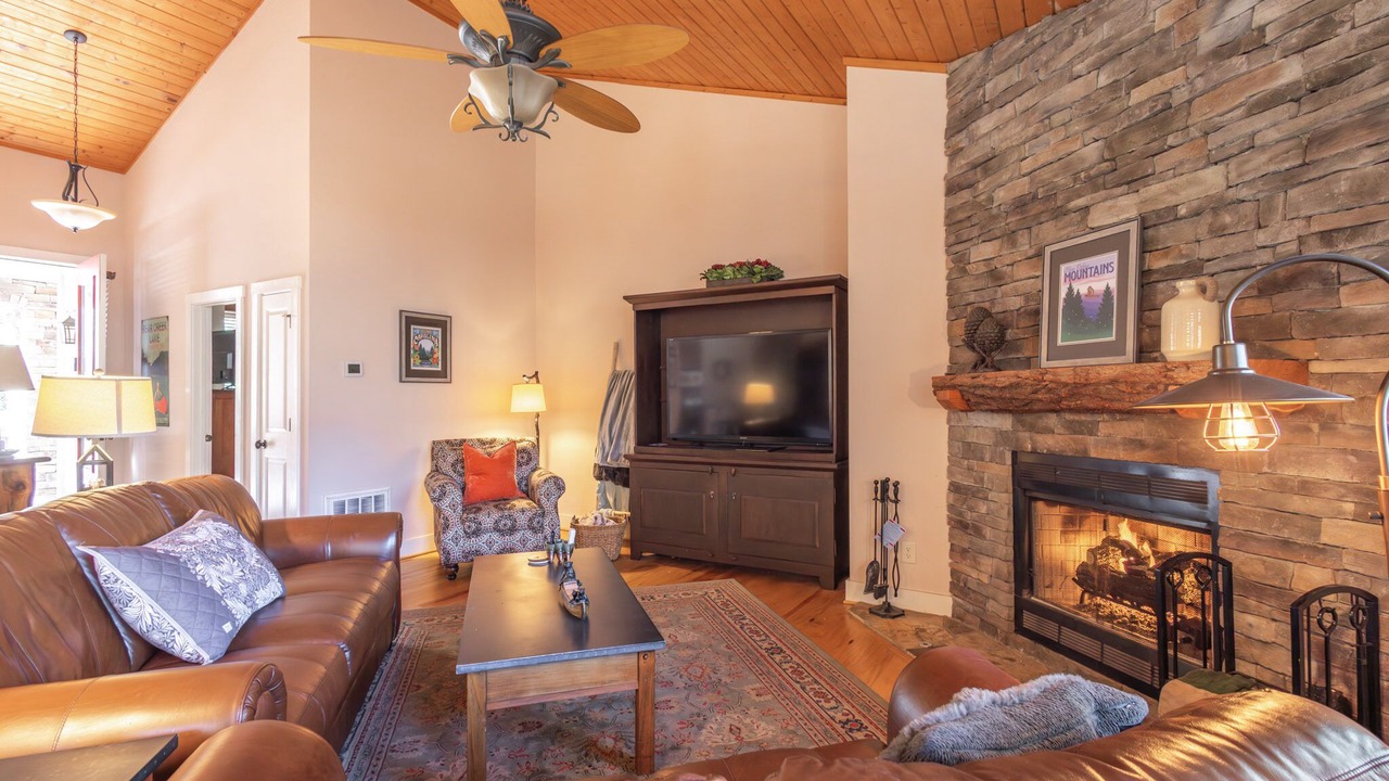 Photo of Livingroom in Bear Lake Reserve