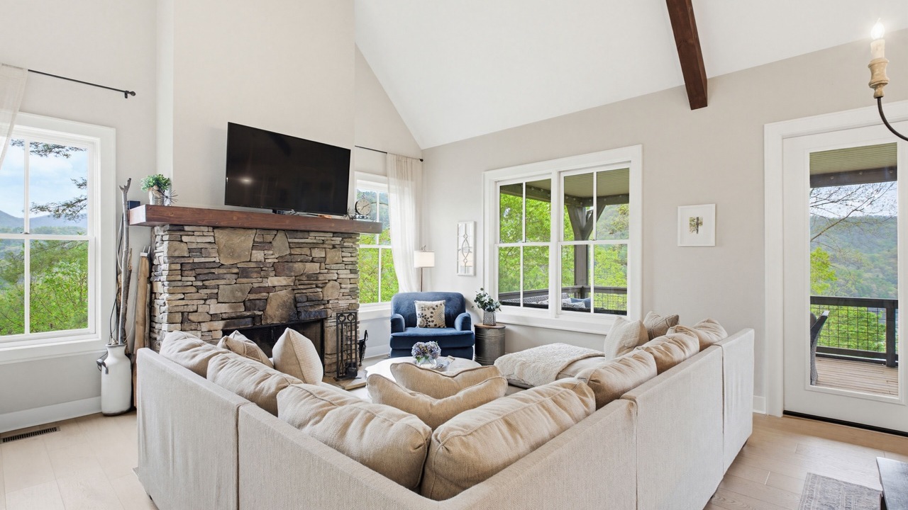 Photo of Livingroom in Bear Lake Reserve