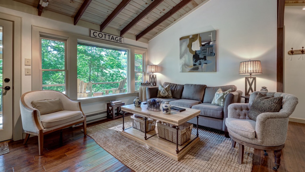 Photo of Livingroom in Mirror Lake