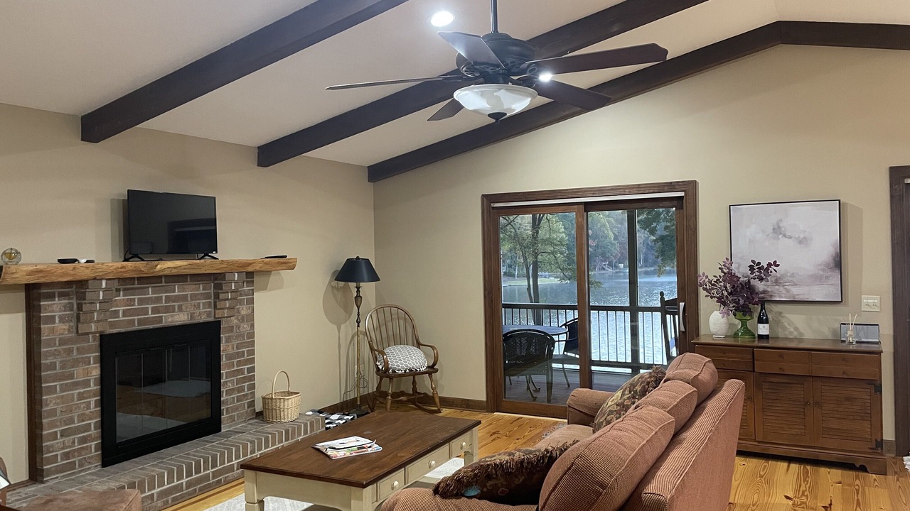 Photo of Livingroom in Saluda