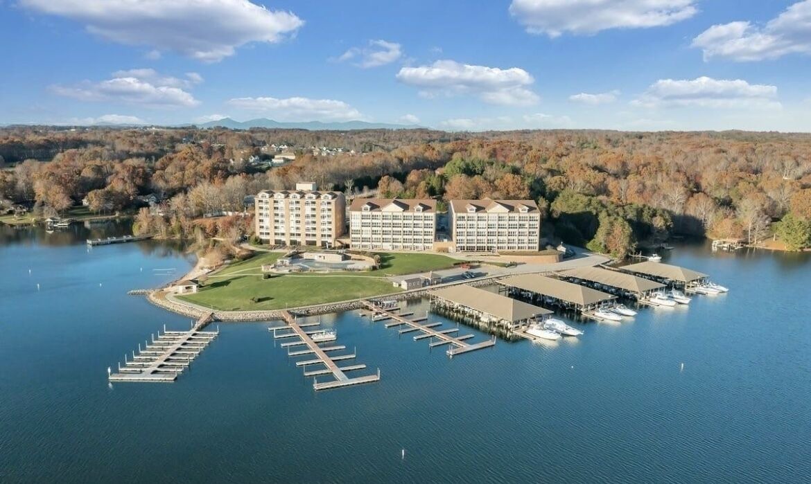 Photo of Others in Smith Mountain Lake