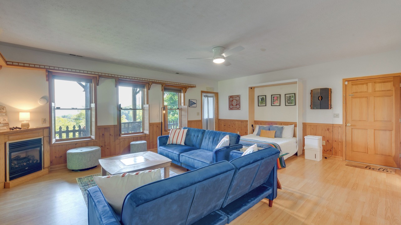 Photo of Livingroom in Waynesville