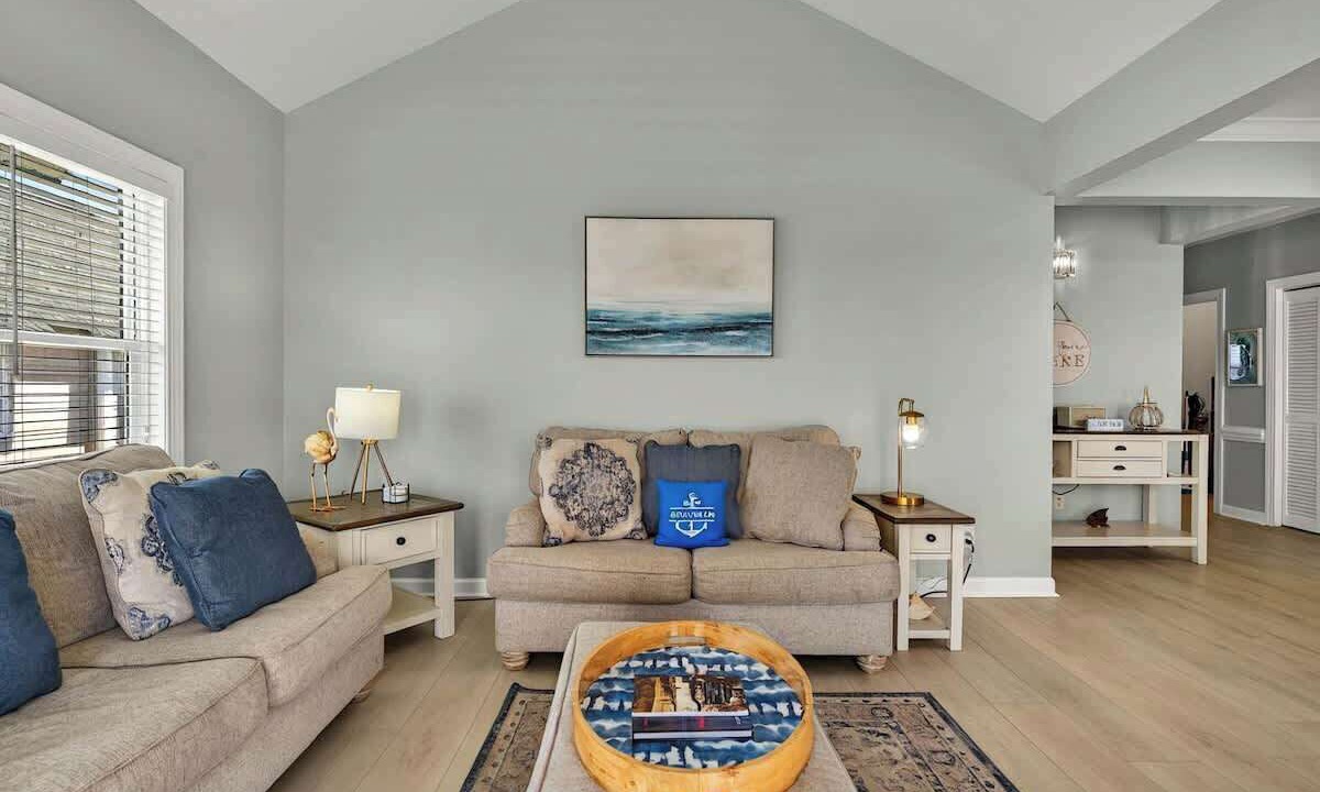 Photo of Livingroom in Ocean Isle Beach