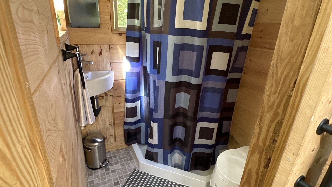 Photo of Bathroom in Barnardsville