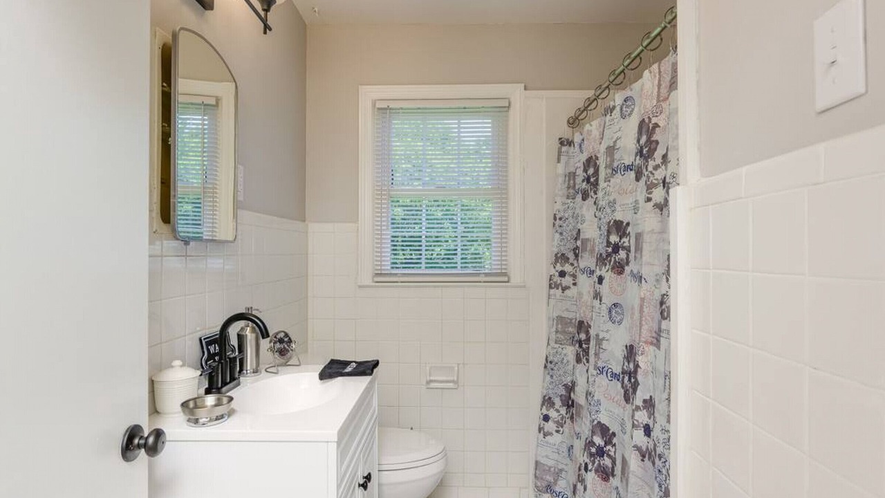 Photo of Bathroom in Lupton City