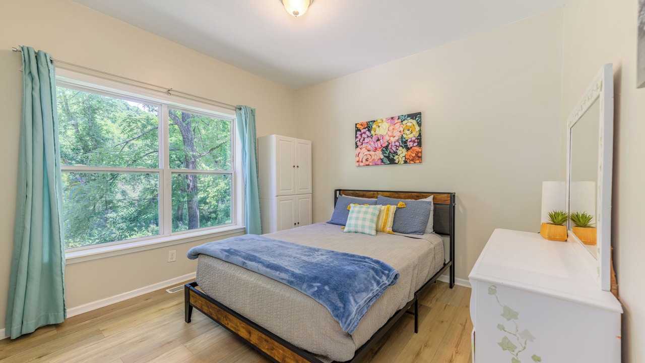 Photo of Bedroom in Sylva