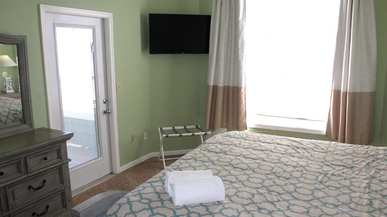 Photo of Bedroom in Manteo