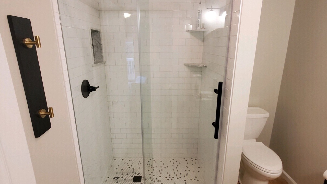 Photo of Bathroom in La Follette