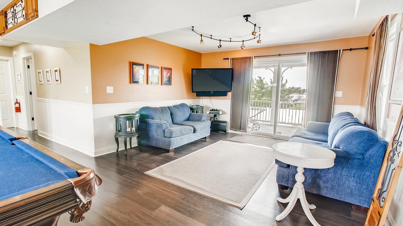 Photo of Bedroom in Wind Over Waves