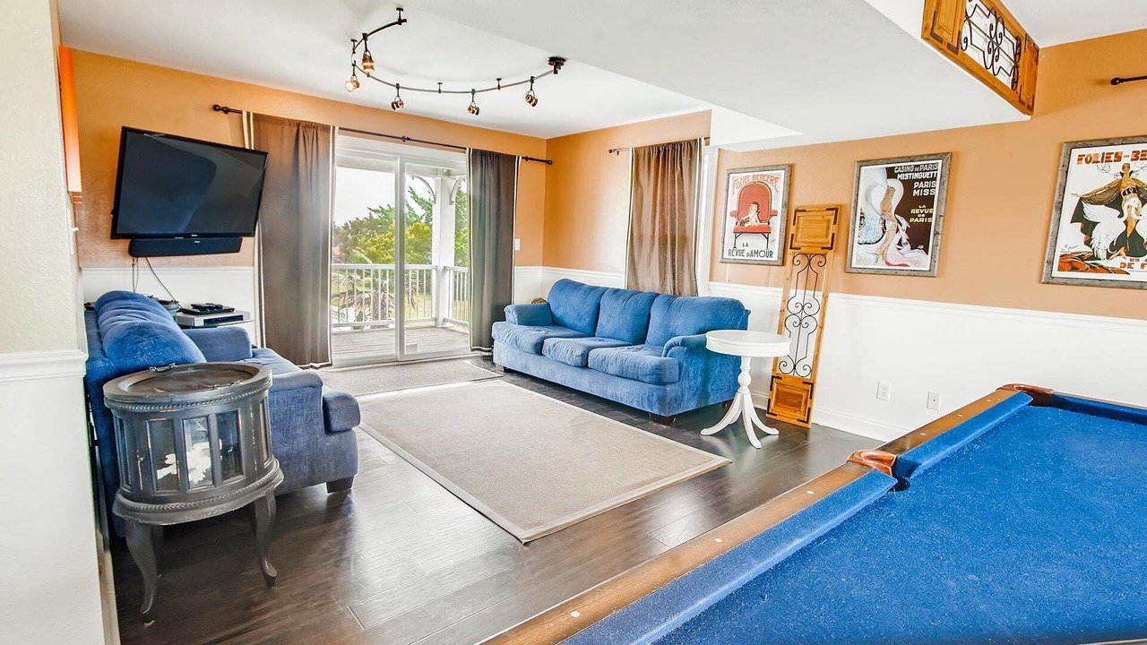 Photo of Bedroom in Wind Over Waves