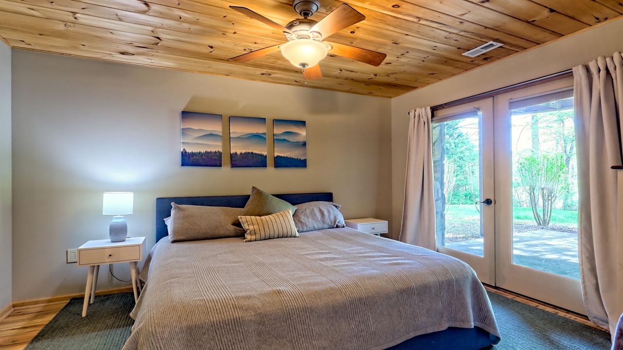 Photo of Bedroom in Bryson City
