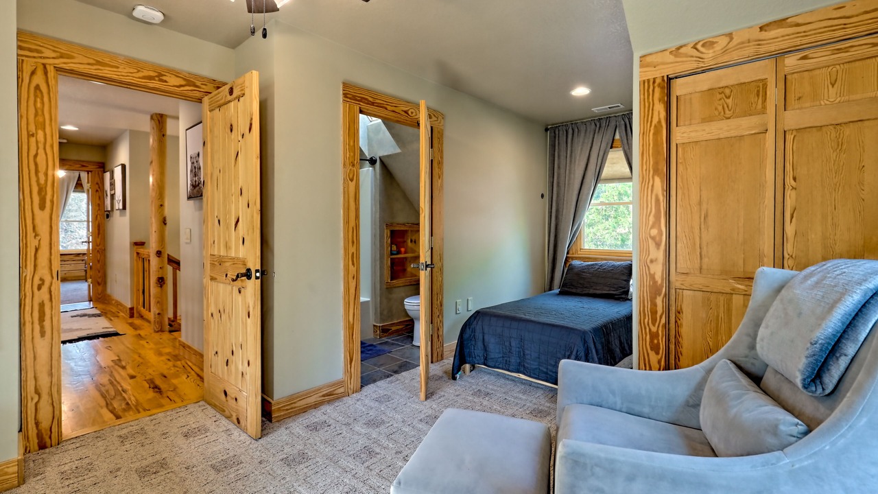 Photo of Bedroom in Bryson City