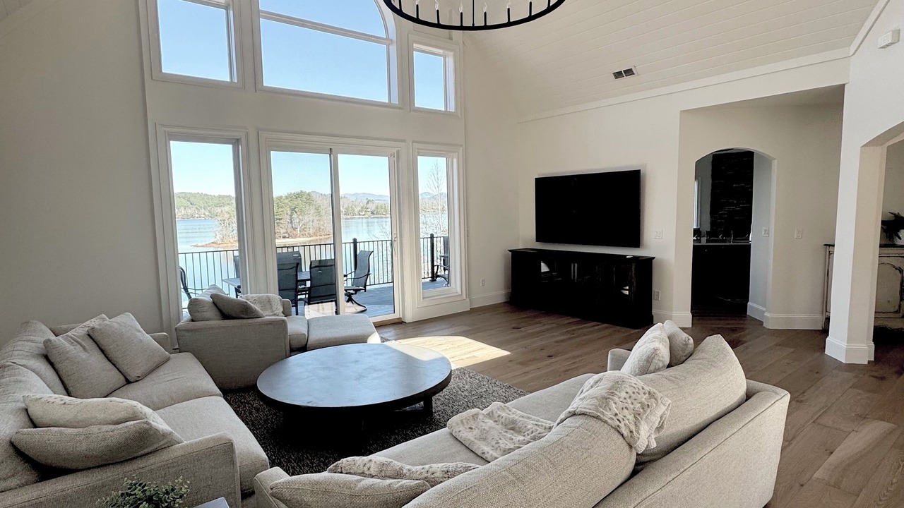 Photo of Livingroom in Six Mile