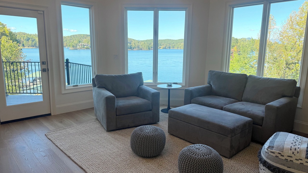 Photo of Livingroom in Six Mile