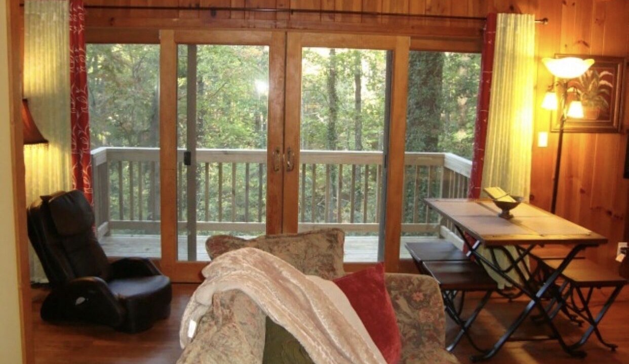Photo of Livingroom in Hendersonville