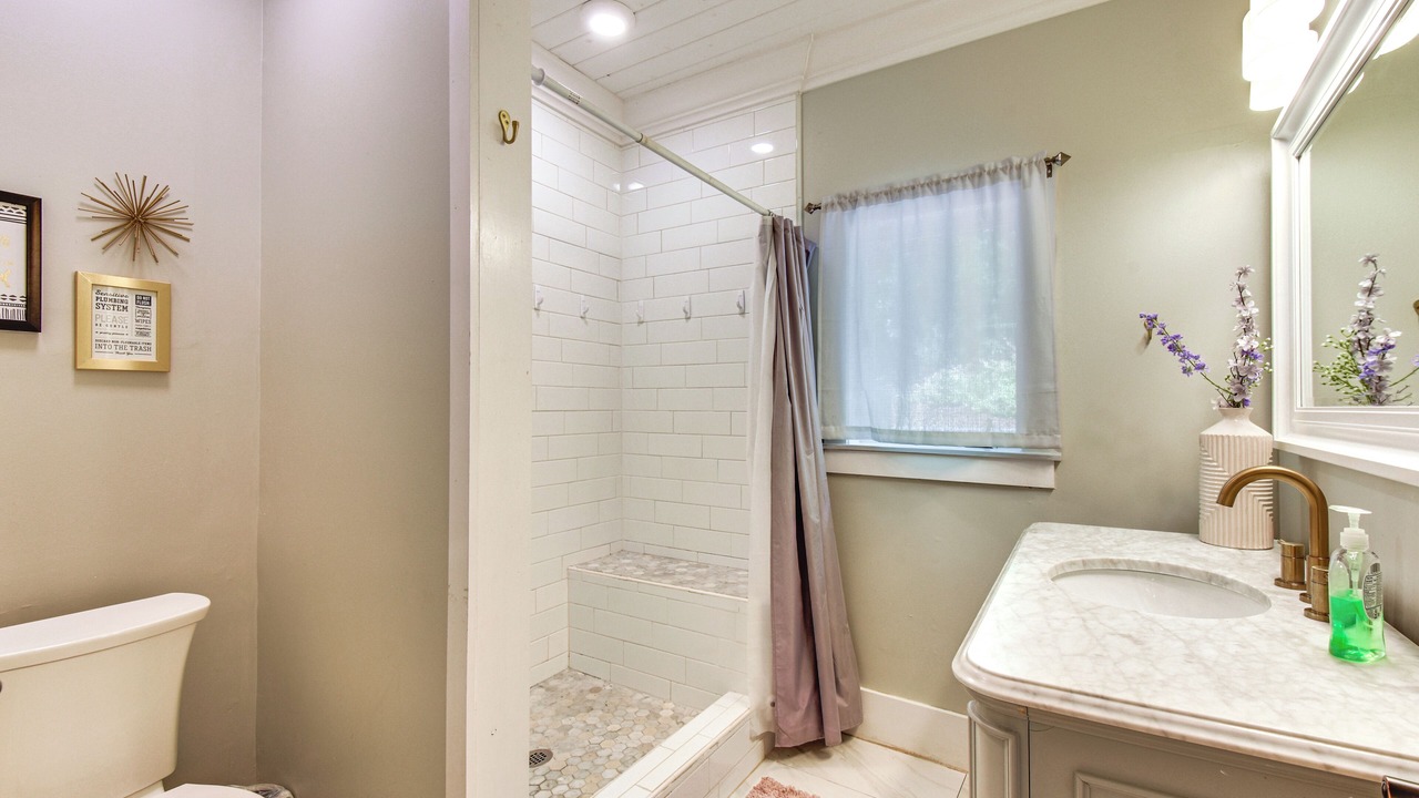 Photo of Bathroom in Six Mile