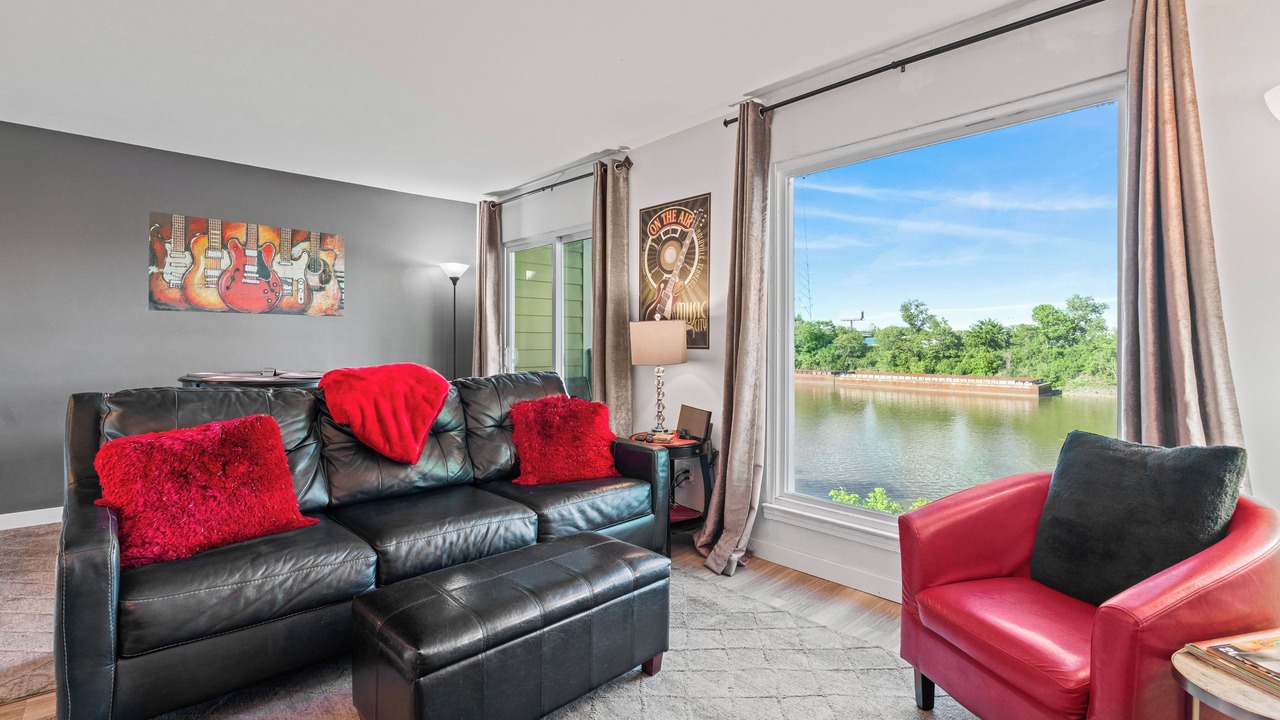 Photo of Livingroom in North Capitol