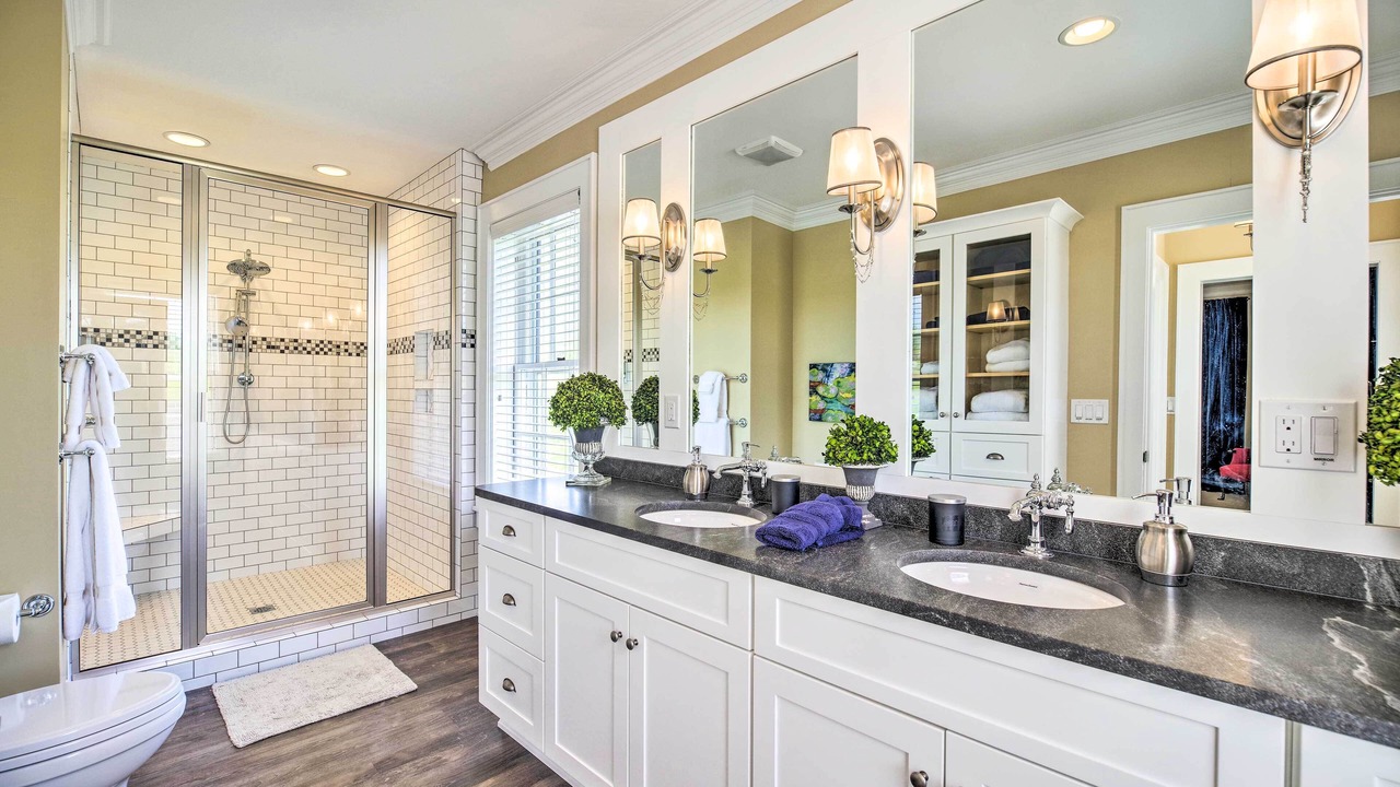 Photo of Bathroom in La Follette