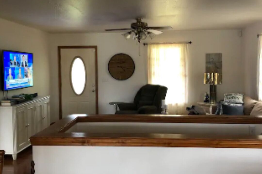 Photo of Livingroom in Byrdstown